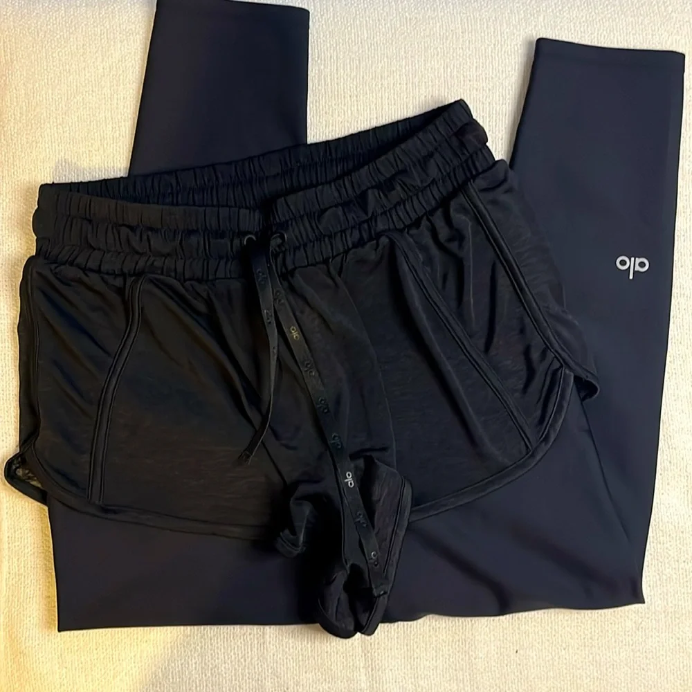 ALO Yoga capri cropped leggings w shorts 2 in 1 high‎ waisted size S